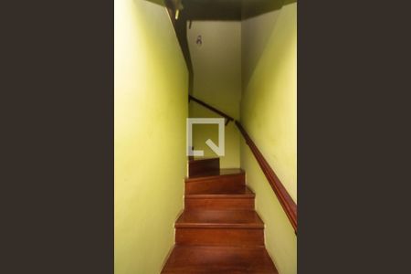 Escada de casa à venda com 5 quartos, 130m² em Jardim Mimar, São Paulo