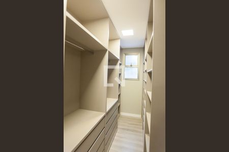 Casa de condomínio à venda com 280m², 4 quartos e 4 vagas Casa de condomínio à venda com 280m², 4 quartos e 4 vagascloset suite master