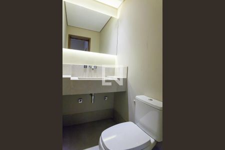 Casa de condomínio à venda com 280m², 4 quartos e 4 vagas Casa de condomínio à venda com 280m², 4 quartos e 4 vagaslavabo