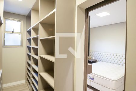 Casa de condomínio à venda com 280m², 4 quartos e 4 vagas Casa de condomínio à venda com 280m², 4 quartos e 4 vagascloset suite master