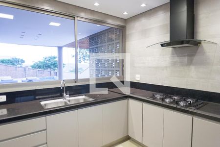 Casa de condomínio à venda com 280m², 4 quartos e 4 vagas Casa de condomínio à venda com 280m², 4 quartos e 4 vagascozinha