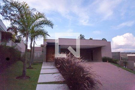 Casa de condomínio à venda com 280m², 4 quartos e 4 vagas Casa de condomínio à venda com 280m², 4 quartos e 4 vagasfachada