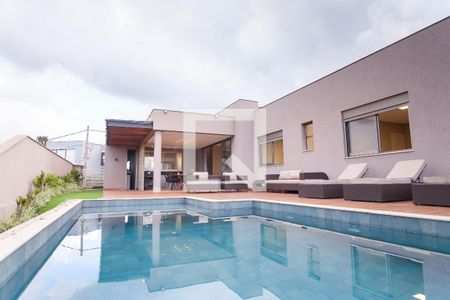 Casa de condomínio à venda com 280m², 4 quartos e 4 vagas Casa de condomínio à venda com 280m², 4 quartos e 4 vagasPiscina