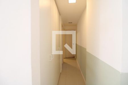 Corredor de apartamento para alugar com 2 quartos, 72m² em Jacarepaguá, Rio de Janeiro