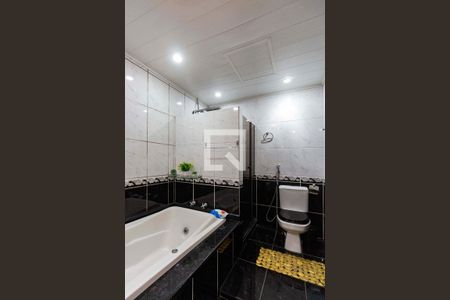 Casa de condomínio à venda com 130m², 3 quartos e 3 vagas Casa de condomínio à venda com 130m², 3 quartos e 3 vagasBanheiro da Suíte