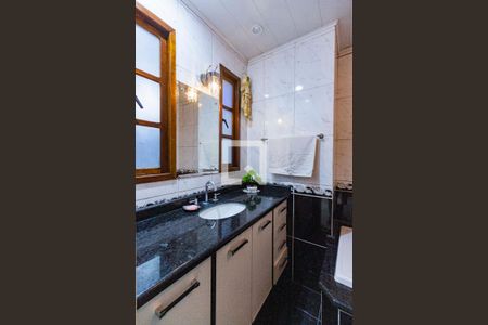 Casa de condomínio à venda com 130m², 3 quartos e 3 vagas Casa de condomínio à venda com 130m², 3 quartos e 3 vagasBanheiro da Suíte