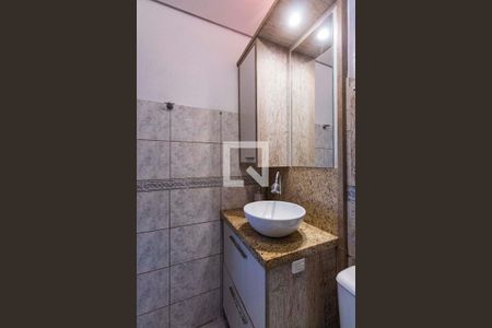 Casa de condomínio à venda com 130m², 3 quartos e 3 vagas Casa de condomínio à venda com 130m², 3 quartos e 3 vagasBanheiro 1