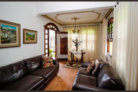Sala (Nivel1) de casa à venda com 6 quartos, 347m² em Sagrada Família, Belo Horizonte
