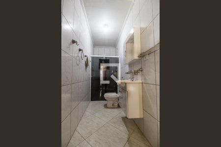 Banheiro de casa para alugar com 2 quartos, 100m² em Parque Santa Luzia, Barueri