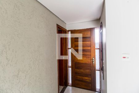 Entrada de casa para alugar com 2 quartos, 100m² em Parque Santa Luzia, Barueri