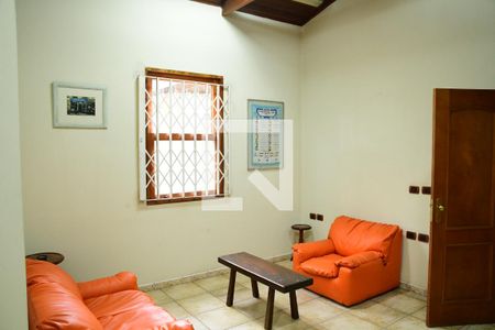 Sala de casa para alugar com 3 quartos, 347m² em Jardim Santa Paula, Cotia