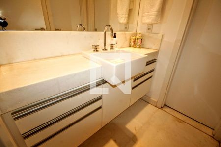 Banheiro 1 de apartamento à venda com 4 quartos, 175m² em Vila Paris, Belo Horizonte