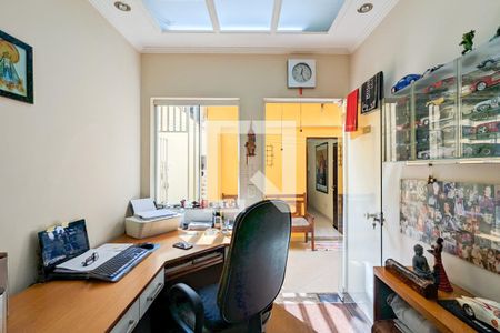 Casa à venda com 190m², 5 quartos e 3 vagas Casa à venda com 190m², 5 quartos e 3 vagasHome office