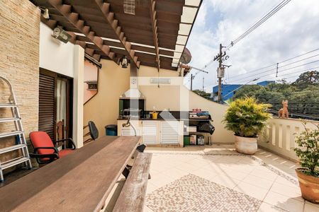 Casa à venda com 190m², 5 quartos e 3 vagas Casa à venda com 190m², 5 quartos e 3 vagasVaranda