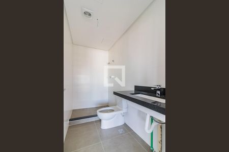 Banheiro de kitnet/studio à venda com 1 quarto, 44m² em Independência, Porto Alegre