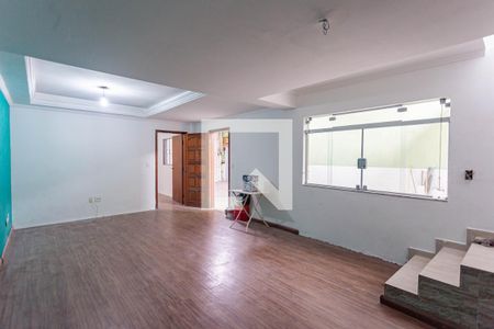 Casa à venda com 220m², 4 quartos e 5 vagasSala