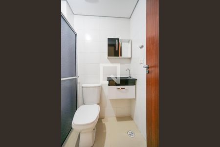 Banheiro social de apartamento para alugar com 1 quarto, 39m² em Vila Granada, São Paulo