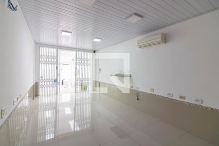 Sala 1 de casa à venda com 2 quartos, 200m² em Jardim Aeroporto, São Paulo