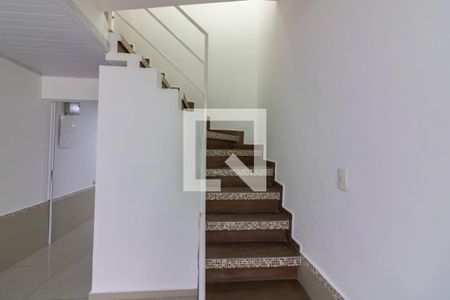 Escada de casa à venda com 2 quartos, 200m² em Jardim Aeroporto, São Paulo