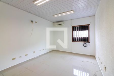 Quarto 1 de casa para alugar com 2 quartos, 200m² em Jardim Aeroporto, São Paulo