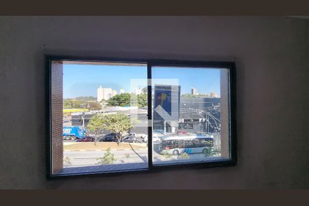 Apartamento para alugar com 100m², 2 quartos e sem vaga Apartamento para alugar com 100m², 2 quartos e sem vagaPlaquinha instalada na janela do imóvel
