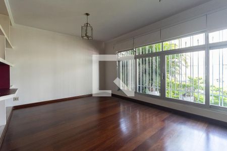 Sala de casa à venda com 6 quartos, 300m² em Bosque da Saúde, São Paulo
