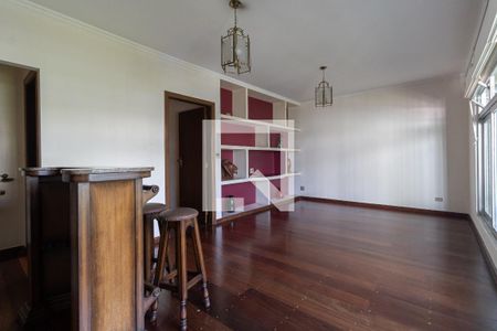 Sala de casa à venda com 6 quartos, 300m² em Bosque da Saúde, São Paulo