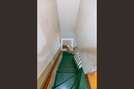 Escada Dormitórios de casa à venda com 2 quartos, 130m² em Jardim Bela Vista, Santo André