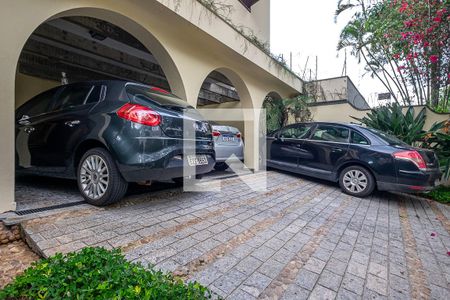 Casa à venda com 420m², 4 quartos e 4 vagas Casa à venda com 420m², 4 quartos e 4 vagasGaragem