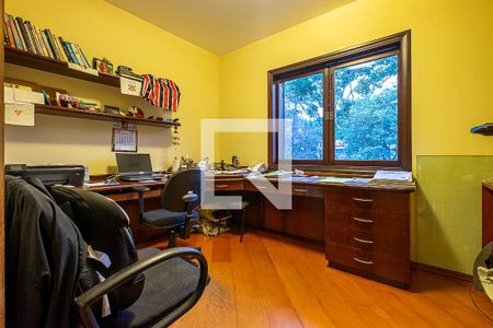 Casa à venda com 420m², 4 quartos e 4 vagas Casa à venda com 420m², 4 quartos e 4 vagasSala íntima - Escritório