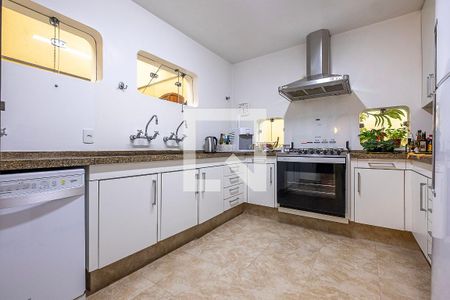 Casa à venda com 420m², 4 quartos e 4 vagas Casa à venda com 420m², 4 quartos e 4 vagasCozinha