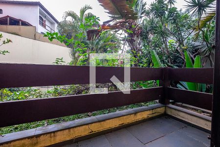 Casa à venda com 420m², 4 quartos e 4 vagas Casa à venda com 420m², 4 quartos e 4 vagasSuíte 2 - Varanda