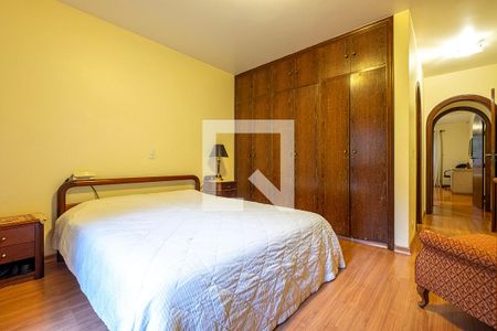 Casa à venda com 420m², 4 quartos e 4 vagas Casa à venda com 420m², 4 quartos e 4 vagasSuíte 2