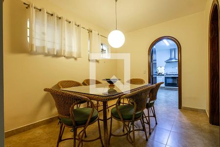 Casa à venda com 420m², 4 quartos e 4 vagas Casa à venda com 420m², 4 quartos e 4 vagasCozinha - Copa