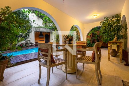 Casa à venda com 420m², 4 quartos e 4 vagas Casa à venda com 420m², 4 quartos e 4 vagasQuintal