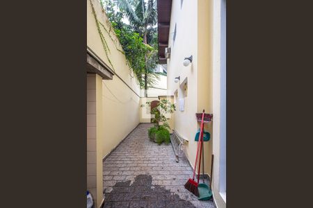 Casa à venda com 420m², 4 quartos e 4 vagas Casa à venda com 420m², 4 quartos e 4 vagasÁrea de Serviço