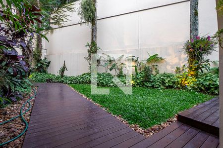 Casa à venda com 420m², 4 quartos e 4 vagas Casa à venda com 420m², 4 quartos e 4 vagasQuintal