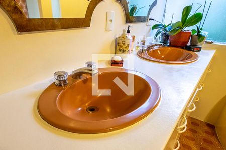 Casa à venda com 420m², 4 quartos e 4 vagas Casa à venda com 420m², 4 quartos e 4 vagasSuíte 1 - Banheiro