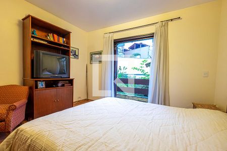 Casa à venda com 420m², 4 quartos e 4 vagas Casa à venda com 420m², 4 quartos e 4 vagasSuíte 2