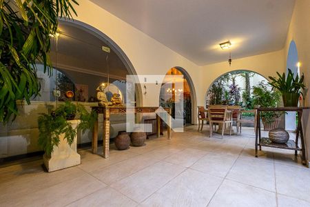 Casa à venda com 420m², 4 quartos e 4 vagas Casa à venda com 420m², 4 quartos e 4 vagasQuintal