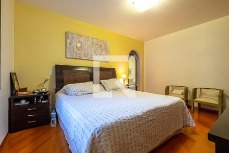 Casa à venda com 420m², 4 quartos e 4 vagas Casa à venda com 420m², 4 quartos e 4 vagasSuíte 1