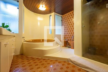 Casa à venda com 420m², 4 quartos e 4 vagas Casa à venda com 420m², 4 quartos e 4 vagasSuíte 1 - Banheiro