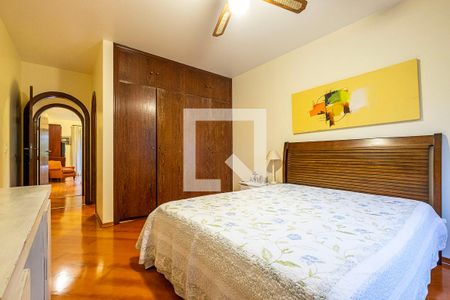 Casa à venda com 420m², 4 quartos e 4 vagas Casa à venda com 420m², 4 quartos e 4 vagasSuíte 3