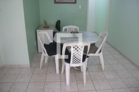 Sala de apartamento para alugar com 2 quartos, 100m² em Guilhermina, Praia Grande