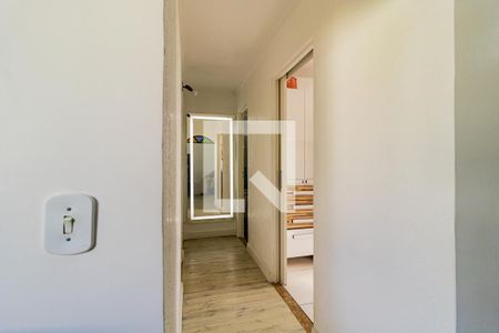 Corredor de apartamento à venda com 2 quartos, 50m² em Parque Pinheiros, Taboão da Serra