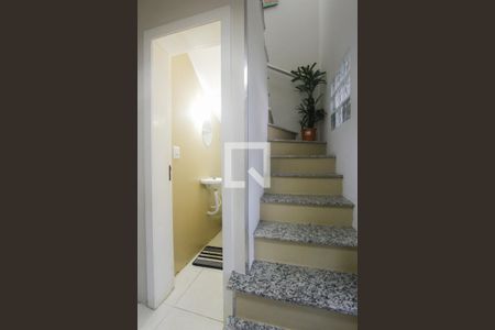 Escadas de casa à venda com 3 quartos, 114m² em Jardim Itu Sabará, Porto Alegre