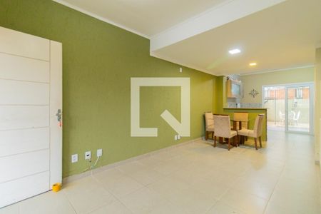 Sala de casa à venda com 2 quartos, 90m² em Guarujá, Porto Alegre