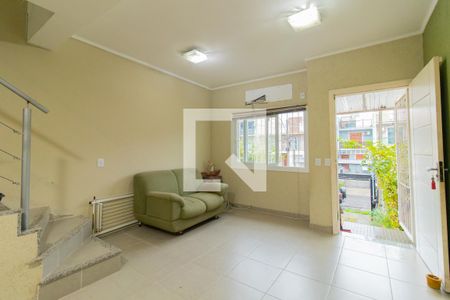 Sala de casa à venda com 2 quartos, 90m² em Guarujá, Porto Alegre