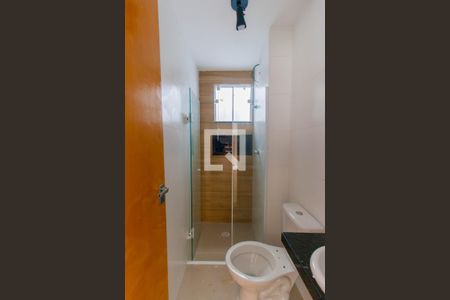 Banheiro de casa de condomínio para alugar com 1 quarto, 33m² em Vila Prudente, São Paulo