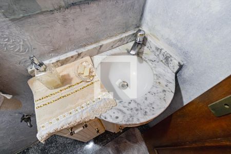 Lavabo - Torneira de casa para alugar com 4 quartos, 240m² em Vila Monumento, São Paulo